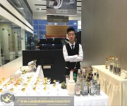 【佛山展翅調(diào)酒咖啡西點(diǎn)培訓(xùn)學(xué)?！?017年3月17日佛山慶豐路暢捷豹路虎4S店邀請(qǐng)韋杰花式調(diào)酒演出節(jié)目嘉賓！