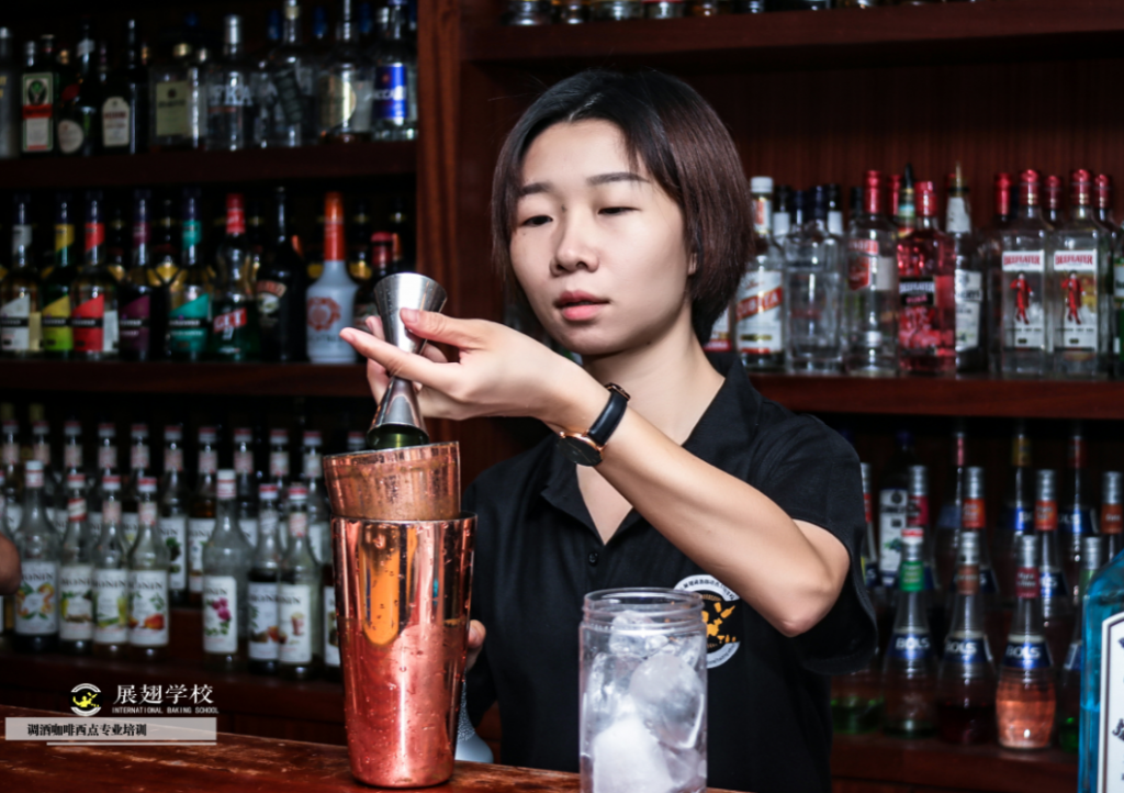 調(diào)酒師培訓(xùn)學(xué)校多少錢學(xué)費(fèi)？